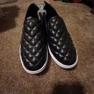 Women's slip on shoes